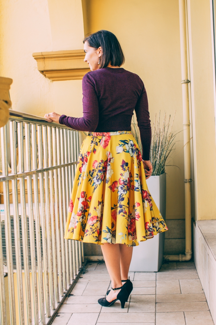 How To Style A Floral Midi Skirt Outfit Ideas For Summer Fall | vlr.eng.br