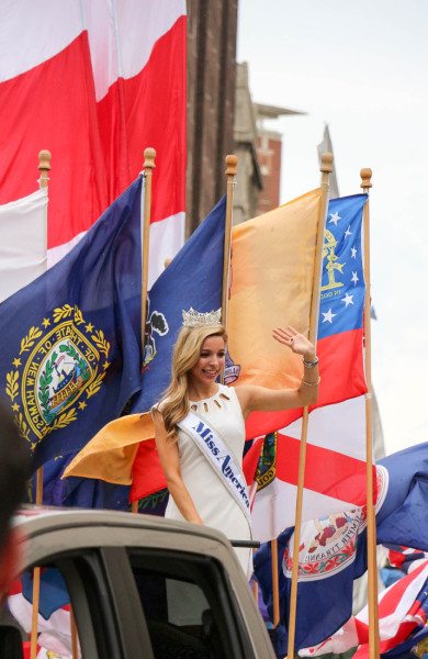 Miss America 2015 in the 4th of July parade