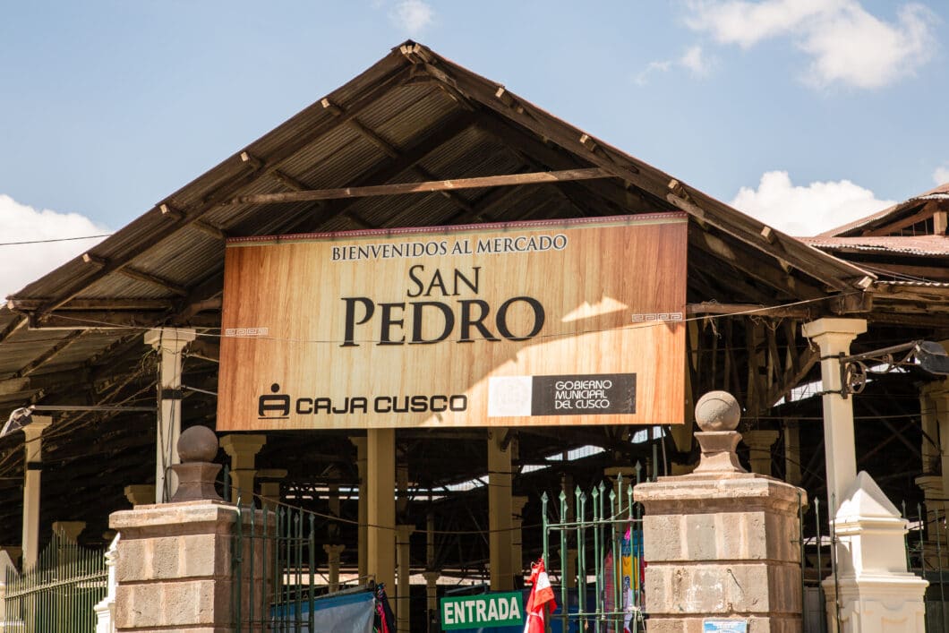 A building with a sign that says San Pedro.