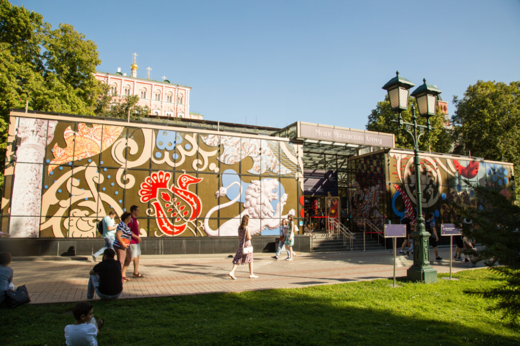 An exterior shot of the Museum ticket office at the Kremlin. The exterior of the building features floor-to-ceiling panels covered with colorful artwork.