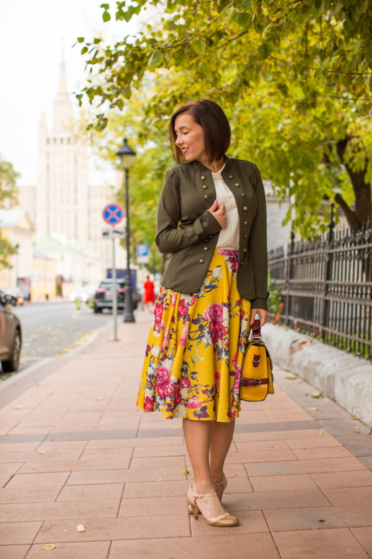 How to Style a Floral Midi Skirt – 7 Outfit Ideas for Summer & Fall