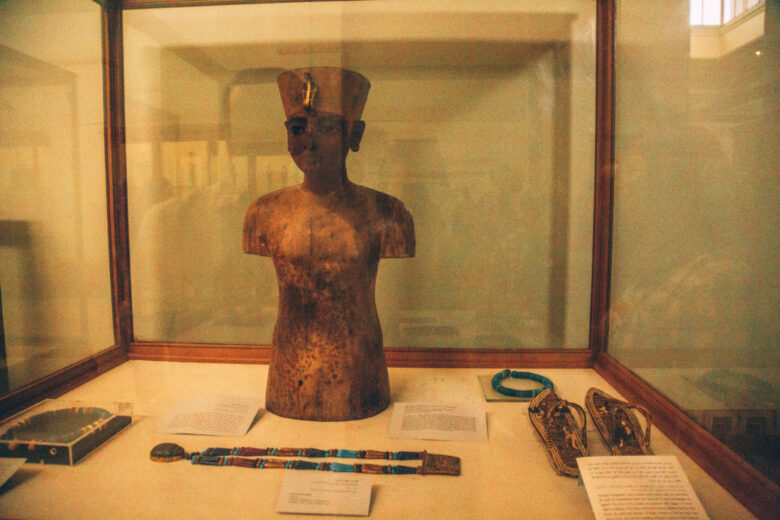 A mannequin King Tut used for his jewerly.