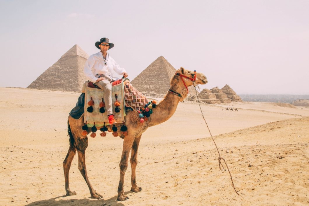 the camel rides at the pyramids