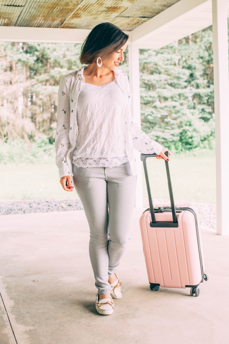 Travel Outfit + Minnetonka Moccasins