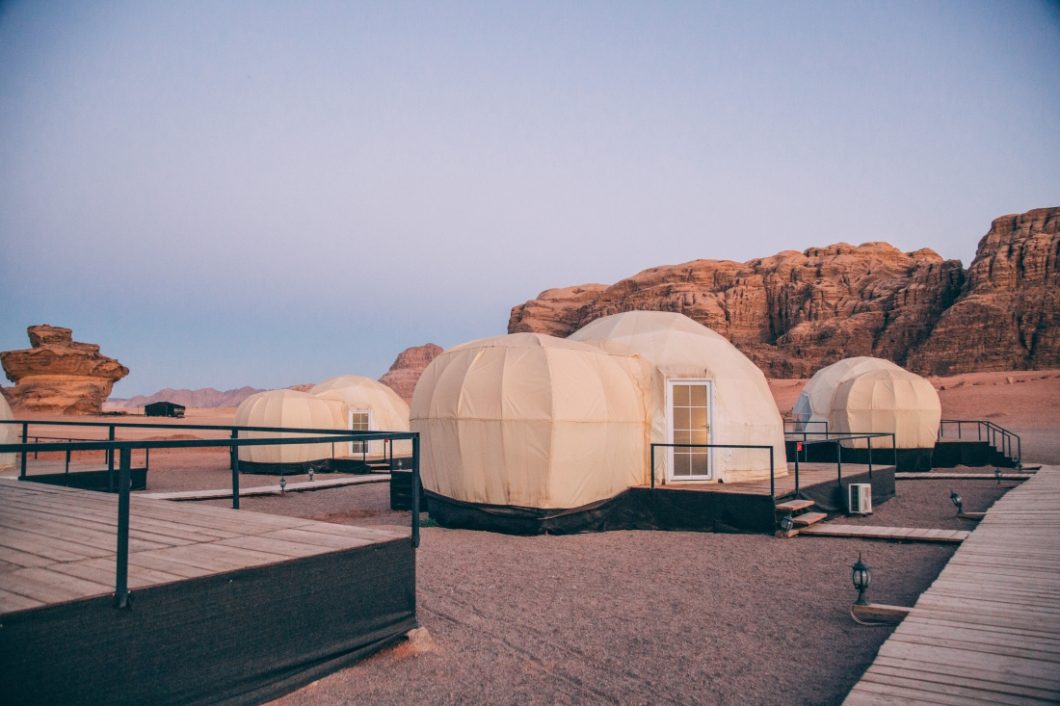 Mazayen Rum Camp Review – a Wadi Rum Luxury Desert Camp (with Martian Tents!)