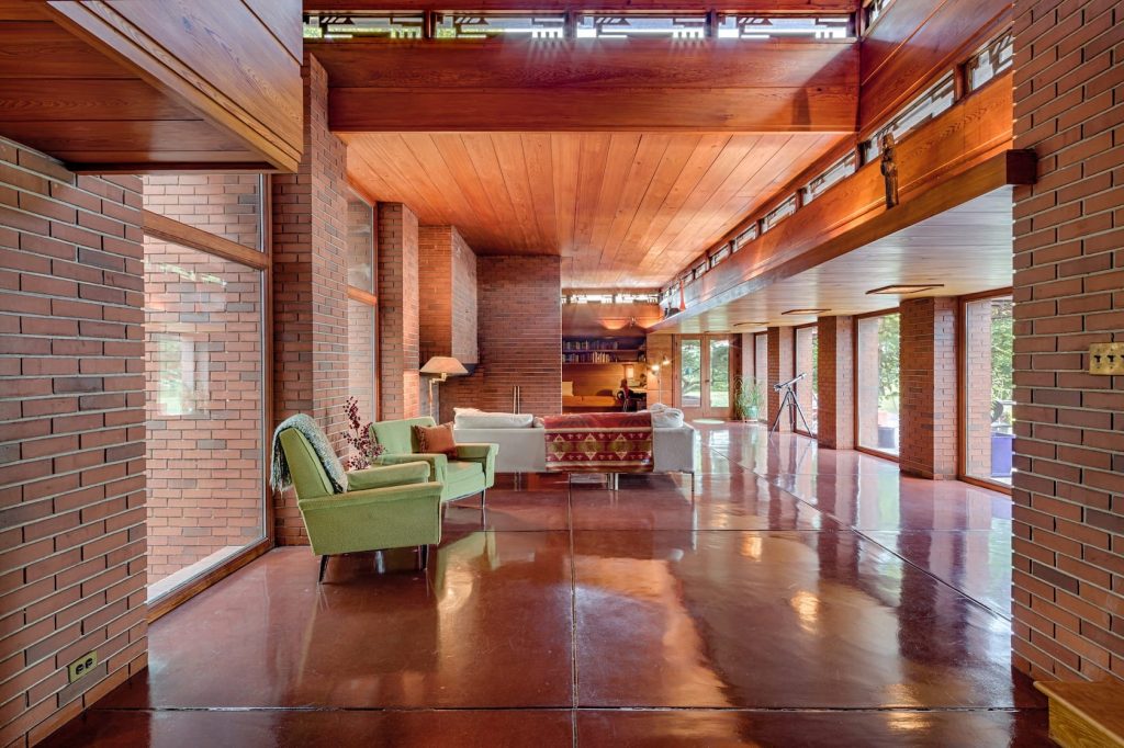 Still Bend/Frank Lloyd Wright's Schwartz House