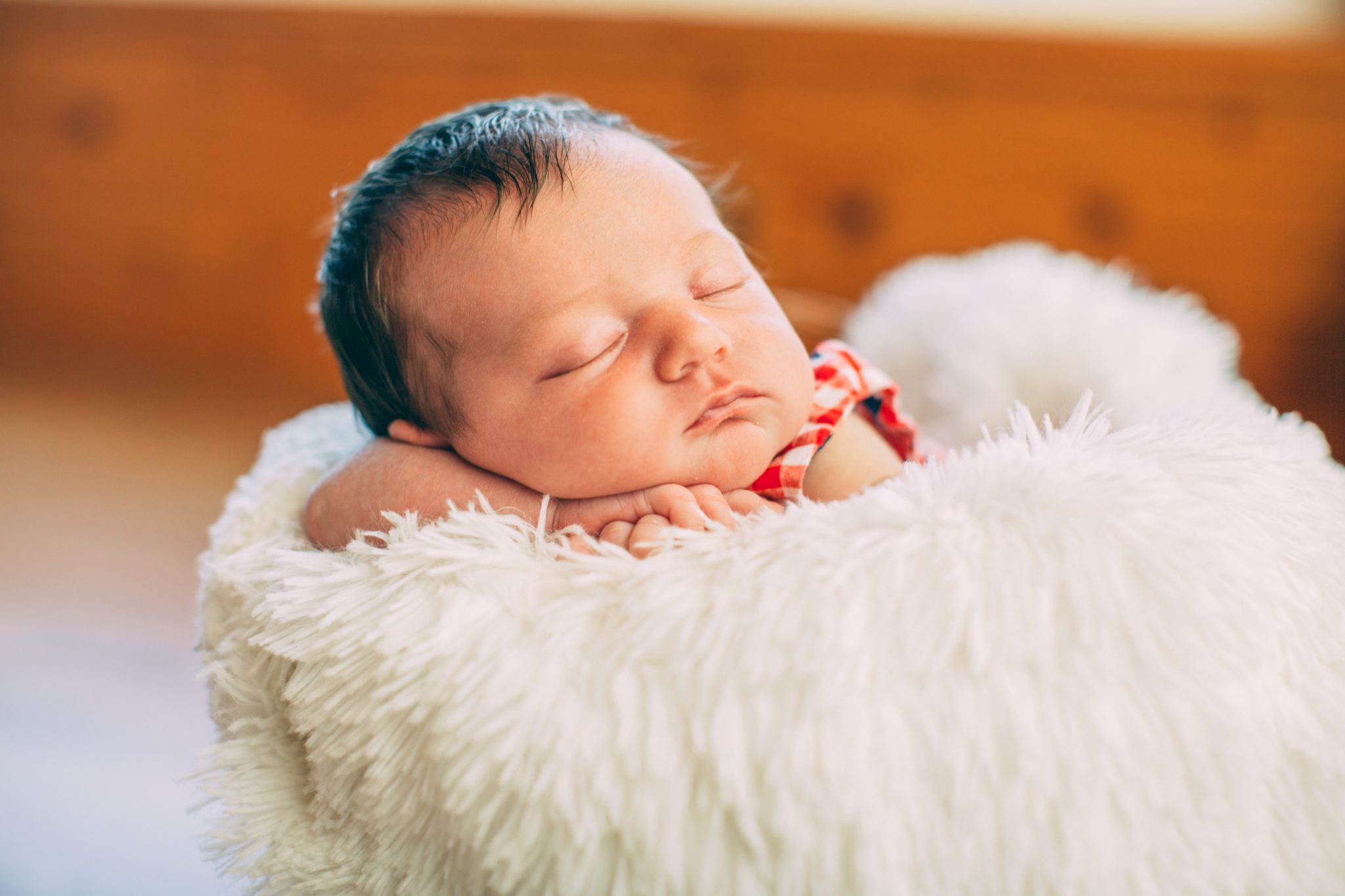 Newborn photo of Claire in a basket with fluffy blanket