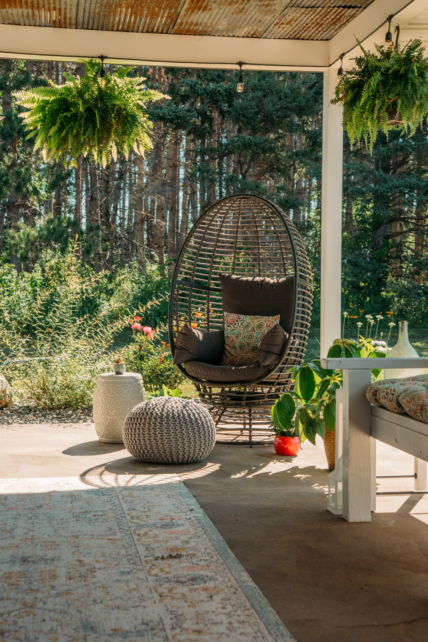 21 Awesome Cheap Egg Chairs That Won’t Break the Bank