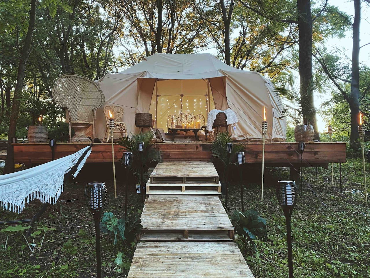 Glamping at Harlows Hideaway (Pool has launched)