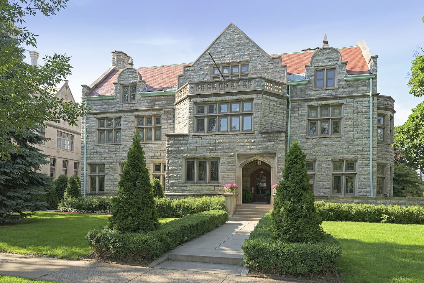 Historic Mansion airbnb in Minneapolis Minnesota