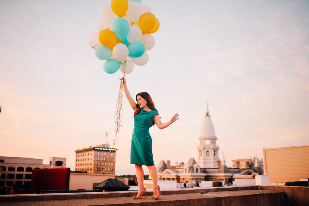 Cool blogger photos of Lindsay holding balloons