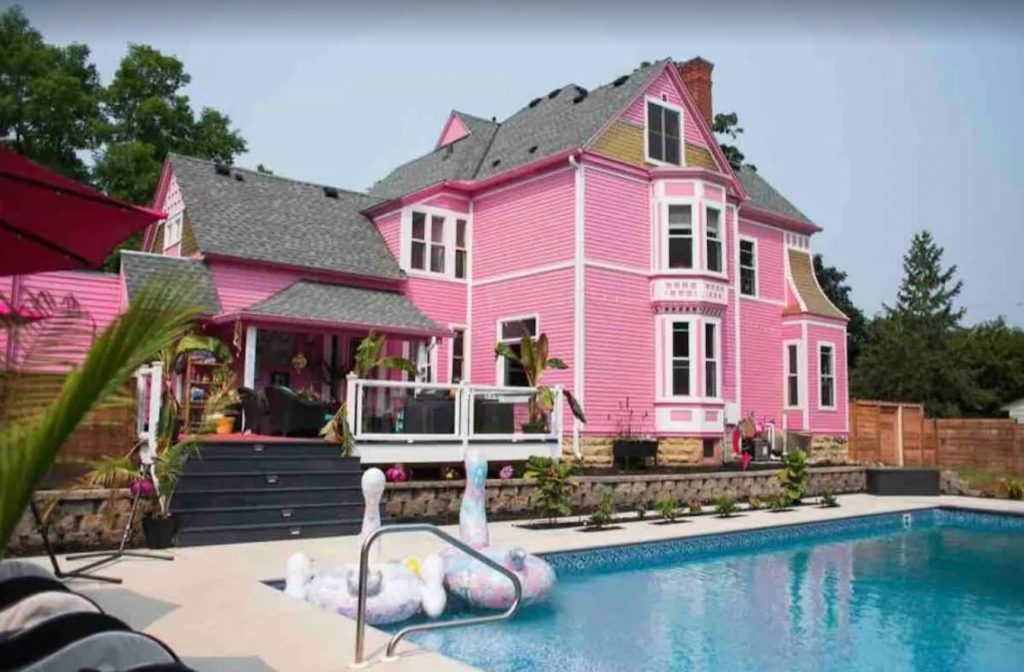 Pink Castle Bae-cation