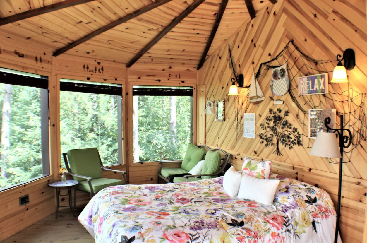 TREE HOUSE GLAMPING