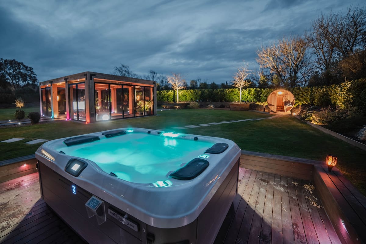 Ultimate Luxury Farm-Stay with outdoor hot tub