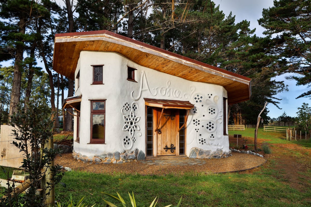 Aroha Cobhouse Cool Airbnb in New Zealand