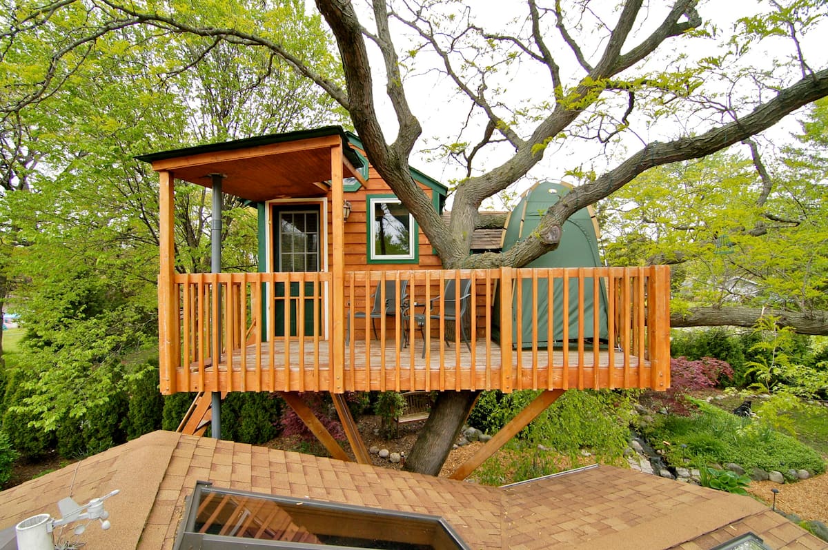The Coolest Airbnbs in Illinois Featuring Cabins With Pools, Treehouses, Houseboats & More