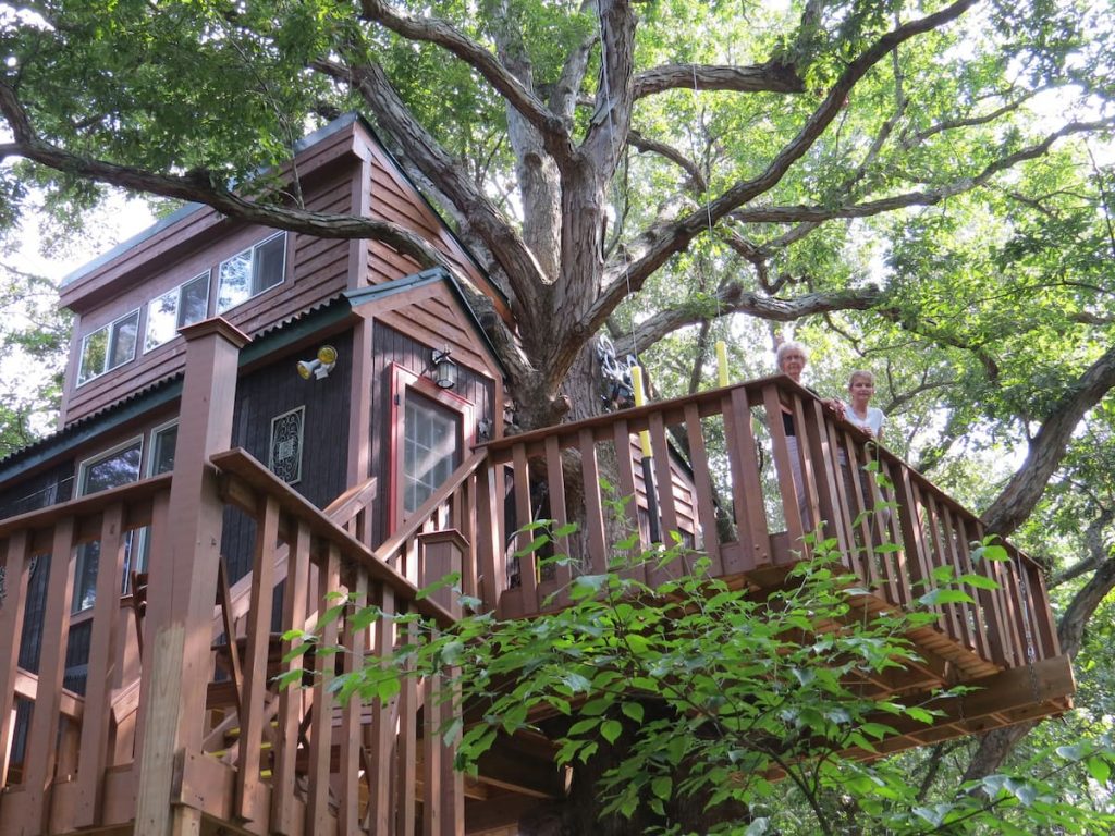White Oak treehouse by Garden of the Gods