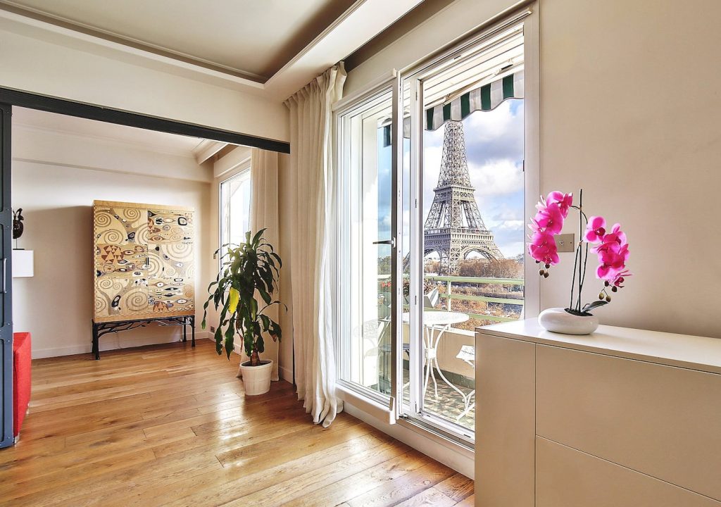 Luxury apartment with Eiffel Tower view