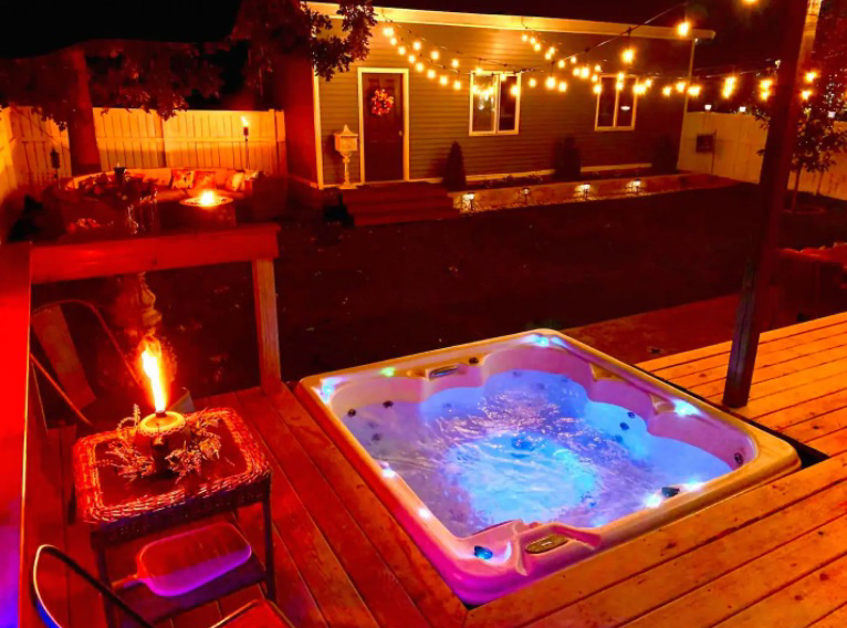 Modern Meets Vintage - Hot Tub! Sleeps up to 8!