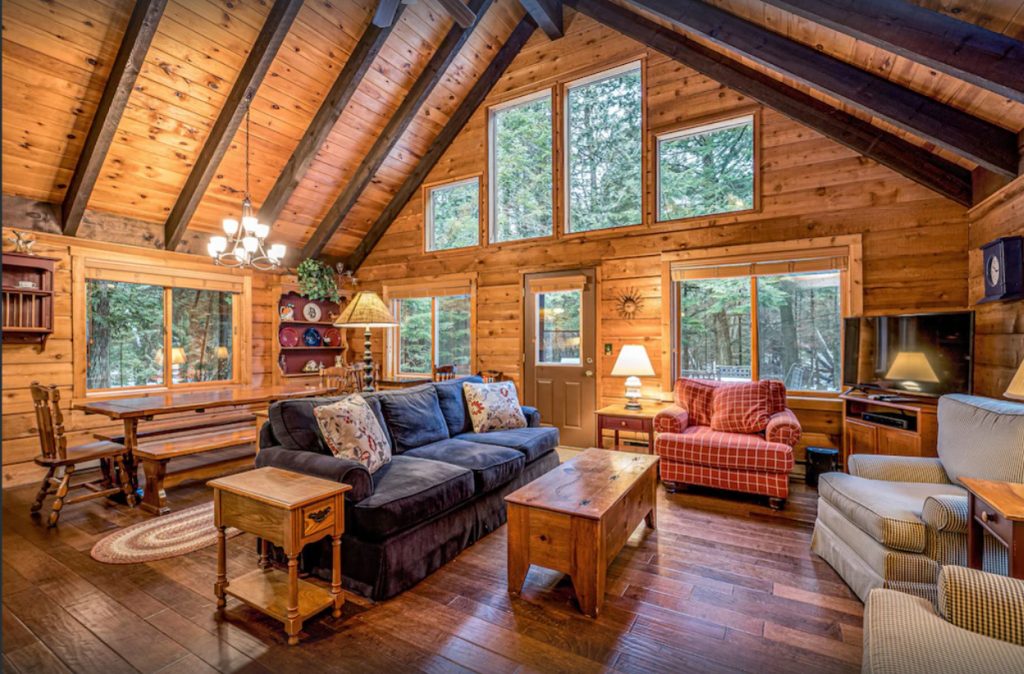 Private, picturesque, cozy retreat in the woods (new to VRBO in 2021)