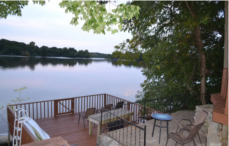 Cottage on Lake Paradise