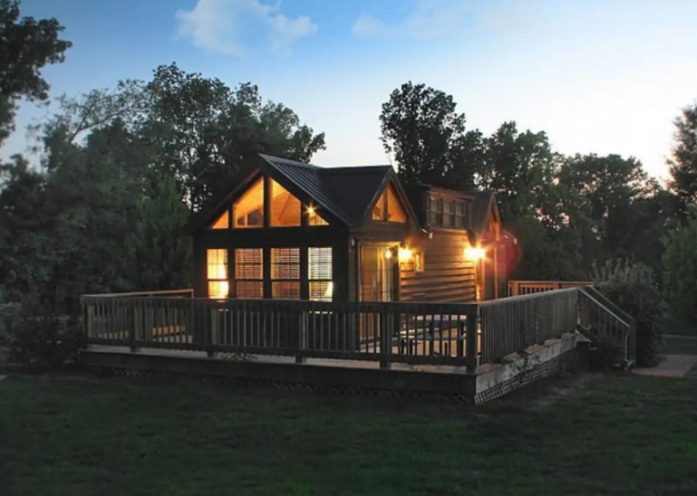 Hillside Haven Cabins-Hillside Chalet (Cabin 1)