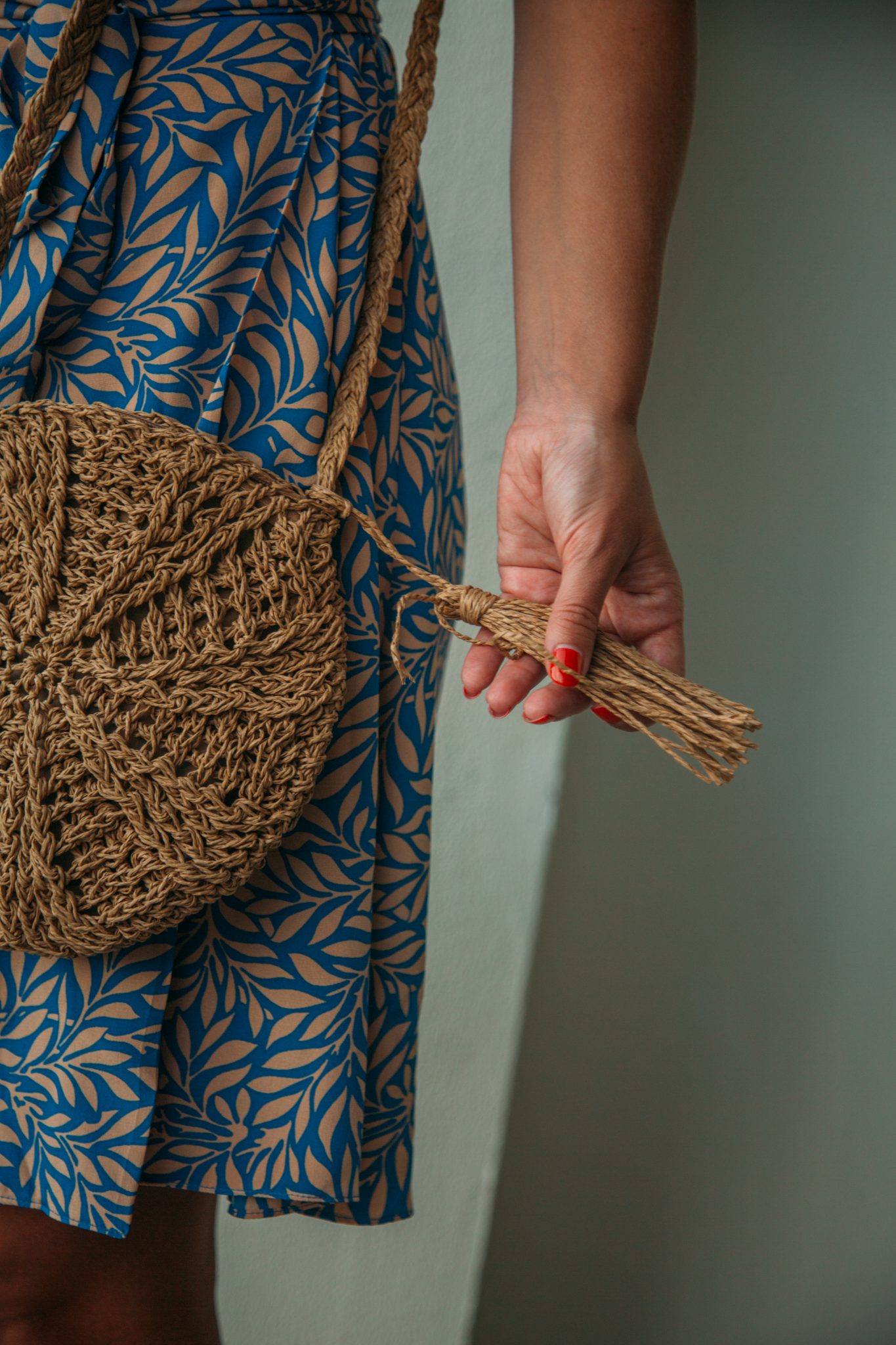 Tassel Detail Round Straw Crossbody Bag