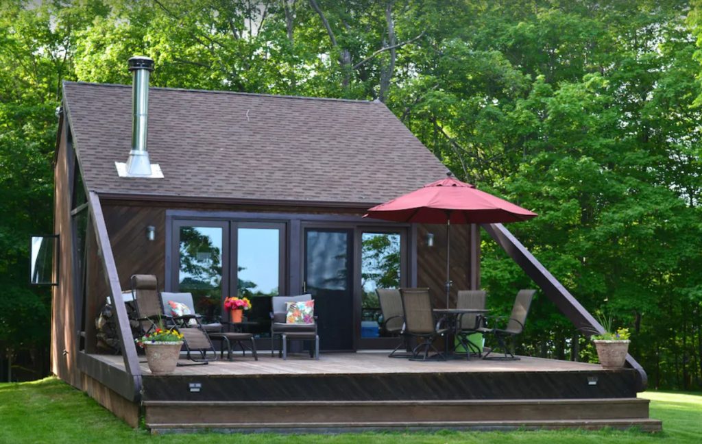 Upscale Cozy Cabin on Big Island, Lake Minnetonka, ***Accessible by boat only***