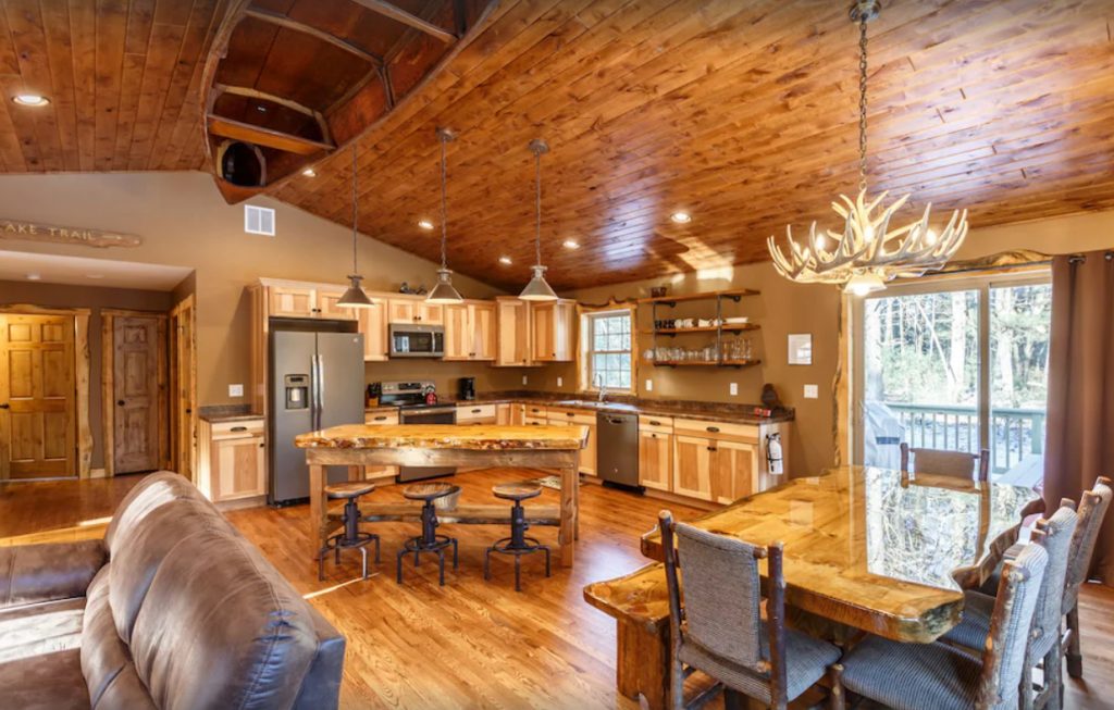 VRBO in Wisconsin Dells Lakefront Whitetail Ridge, Luxury family cabin