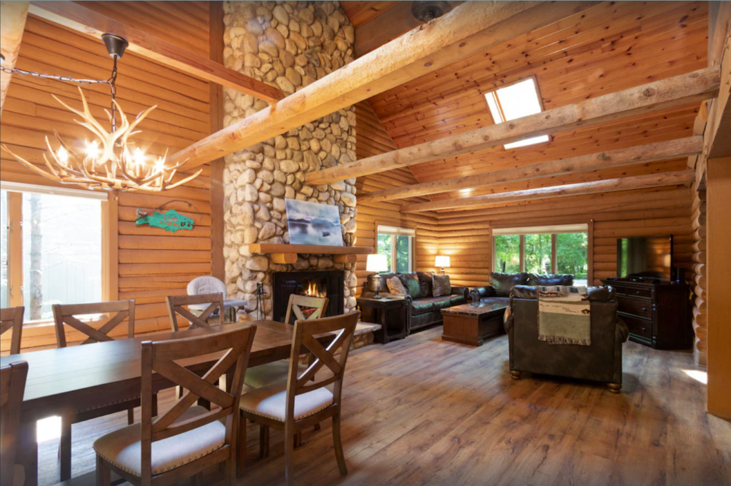 Fontana-on-Geneva Lake Beautifully Updated Log Cabin with Golf Cart! - Abbey Springs Lake House