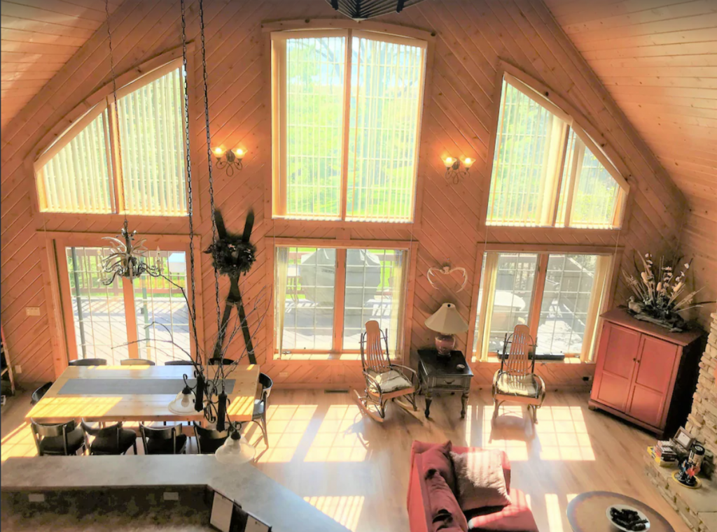 4-bedroom luxury lodge with panoramic lake views