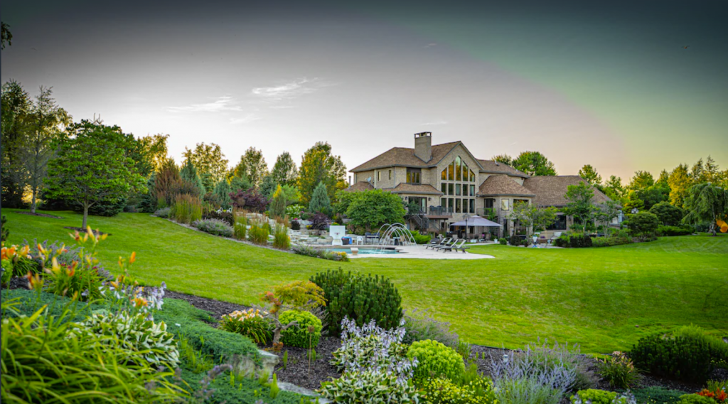 Spacious lakefront home with hot tub and indoor pool - Newton, Wisconsin