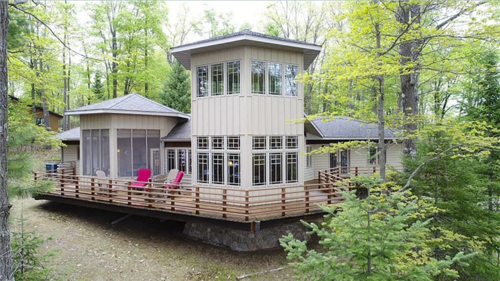 Spider Lake 180 degree views -Watch eagles soar over Lost Land Lake from the deck