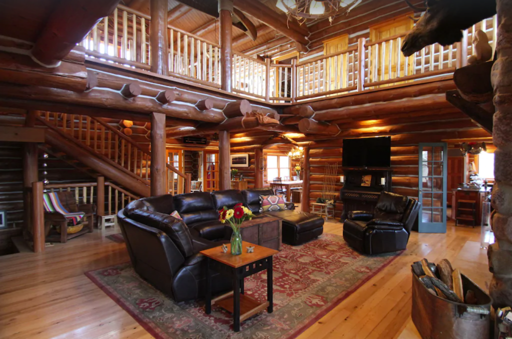 Rustic luxury cabin on 44 private acres - Blue Mounds, Wisconsin