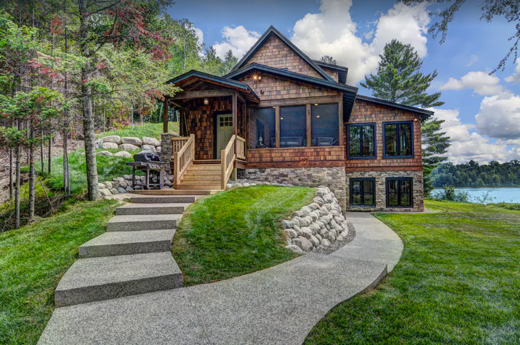 Elegant lakefront lodge - Star Lake, Wisconsin