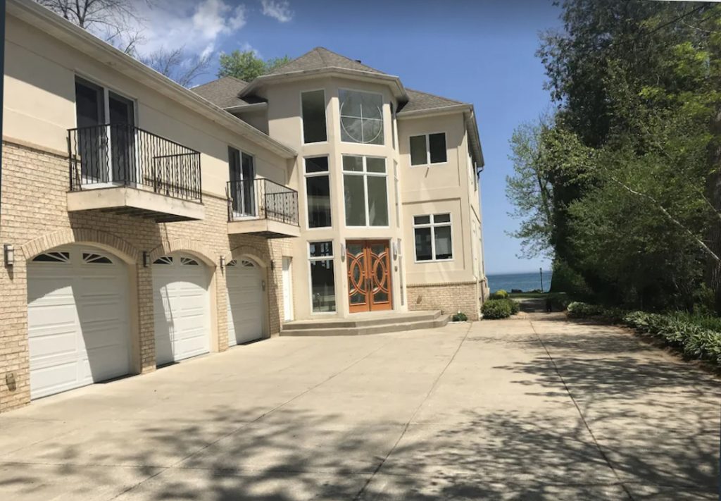 Michigan Lake Front House 15 min to Milwaukee downtown! 5/5(1 review)