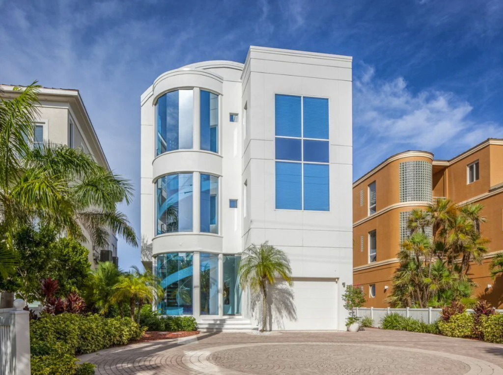 Contemporary Beachfront Home with Tub and Pool - Bonita Springs, Florida