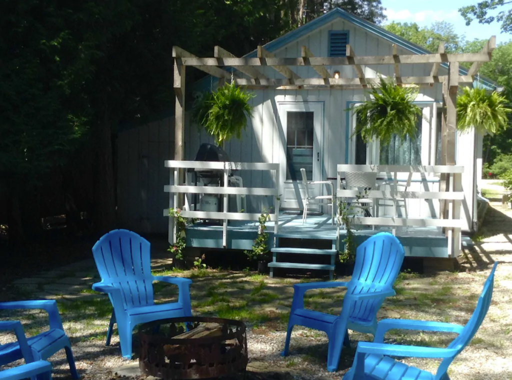 Retro, Cozy Cottage in Peninsula St. Park