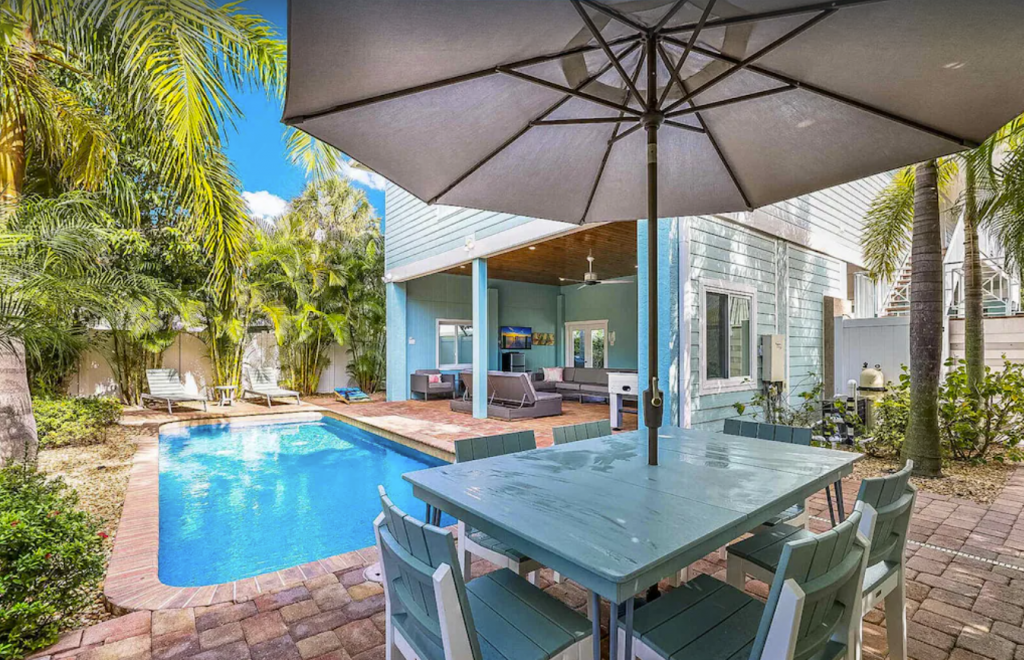 4-bedroom Tropical Home with Pool and Landscape - Anna Maria, Florida