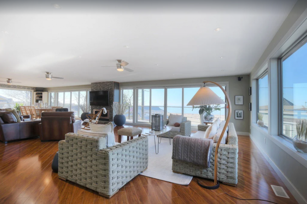 3-story Luxury Beach Front Home Close to North Beach - South Haven