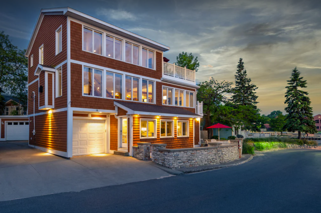 Spectacular Lakefront Living with Fire Pit on North Beach - South Haven