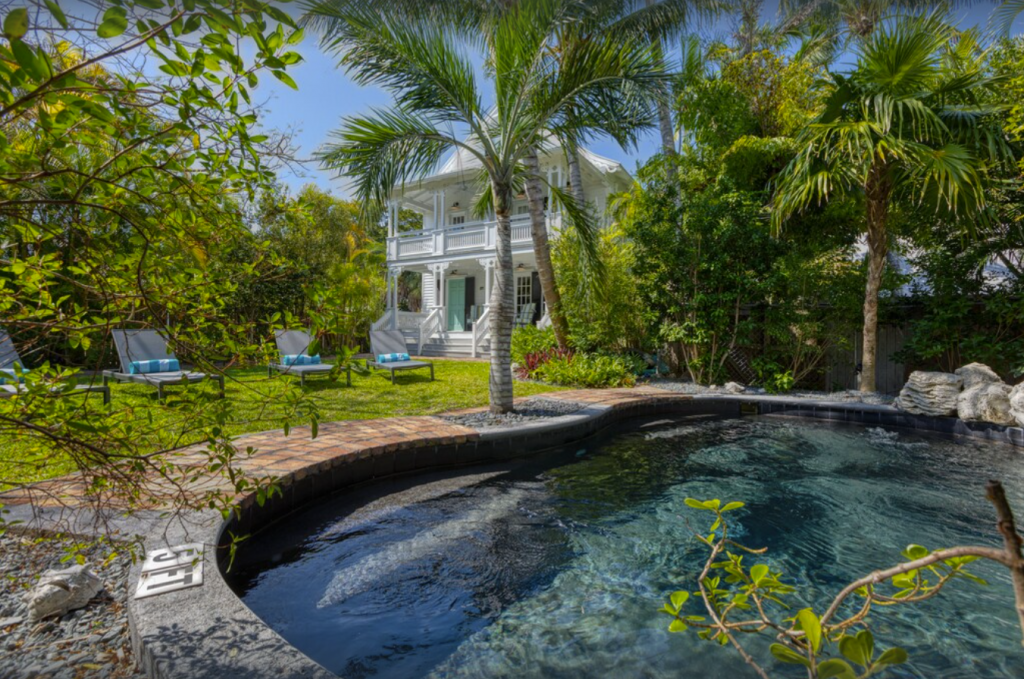 Elegant 5-bedroom "Southernmost Belle" Home with Heated Pool