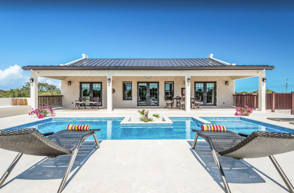 2-bedroom Caribbean Villa with Pool in Long Bay Beach