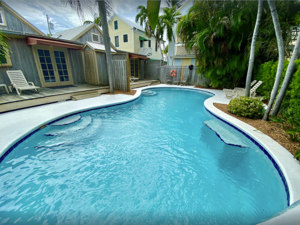 Pete’s Twin 4-bedroom Cottages with Pool - Key West