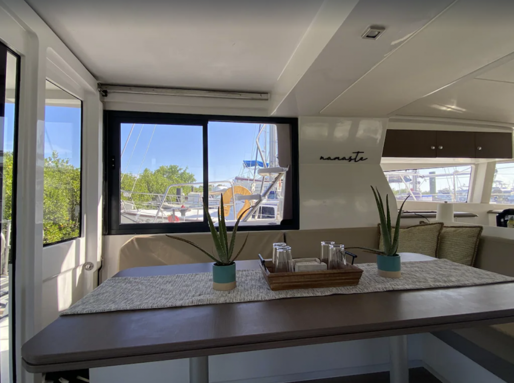 4-bedroom Yacht with Private Pool and Tiki Hut - Stock Island