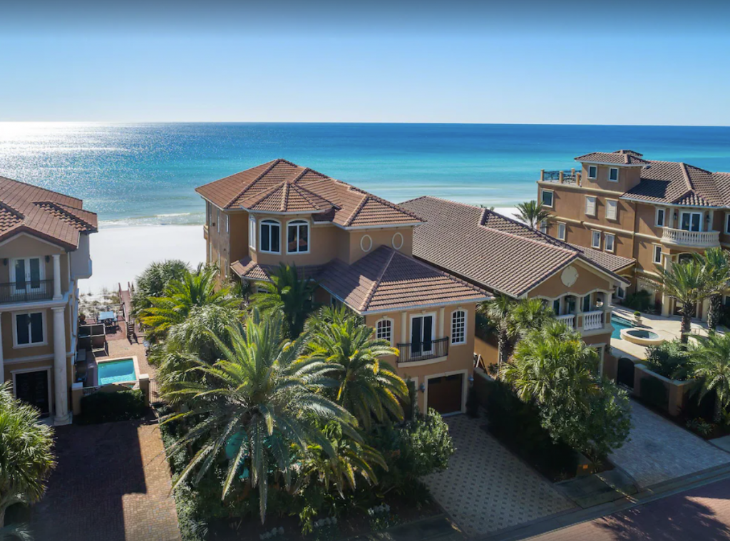 6-bedroom Gulf Front Retreat with Lagoon-style Pool