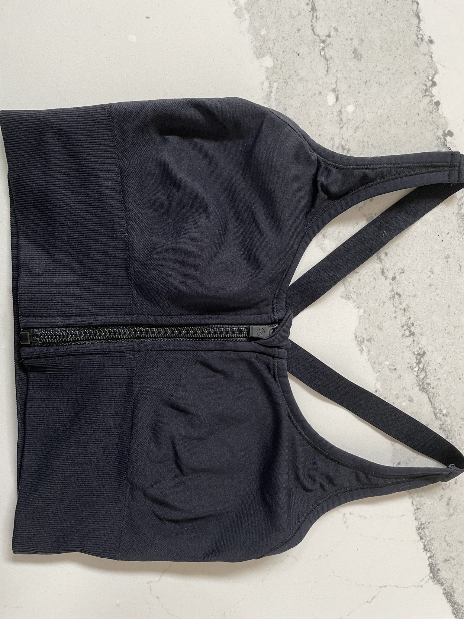 Zipper front crisscross sports bra in black from Chicwish.