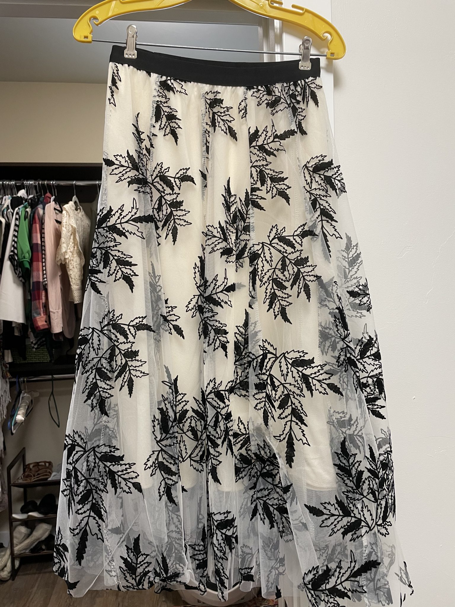 3D Leaf Double-Layered Mesh Tulle Midi Skirt in Cream