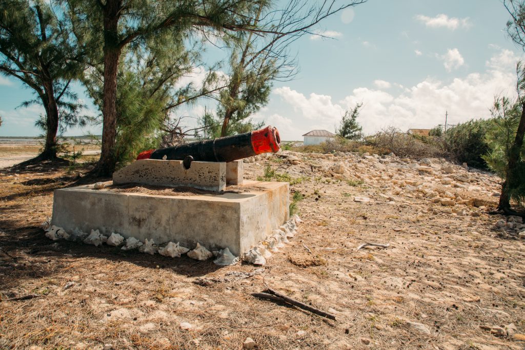 HMS Endymion wreck cannon on Salt Cay.