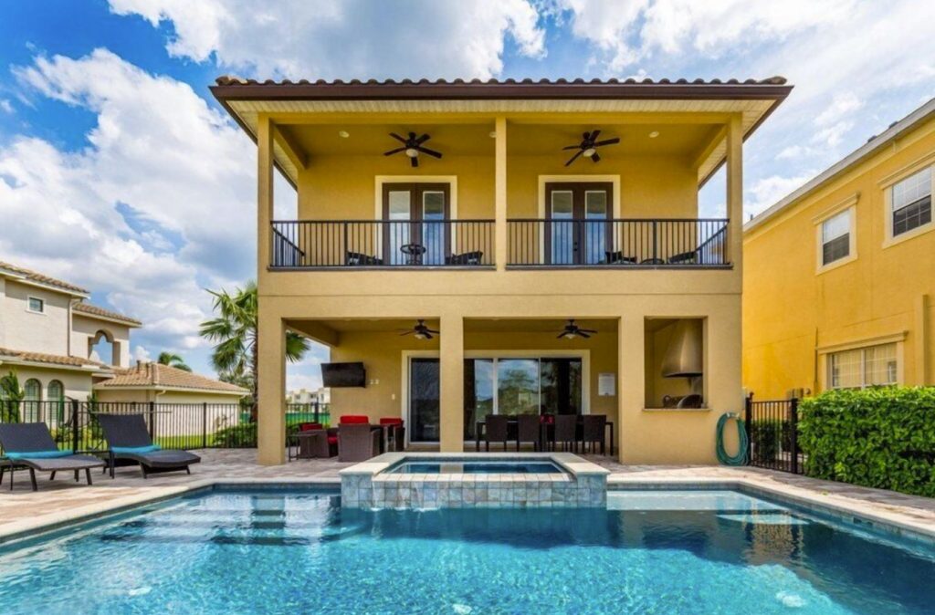 7-bedroom Vacation Townhome with Private Pool and Spa
